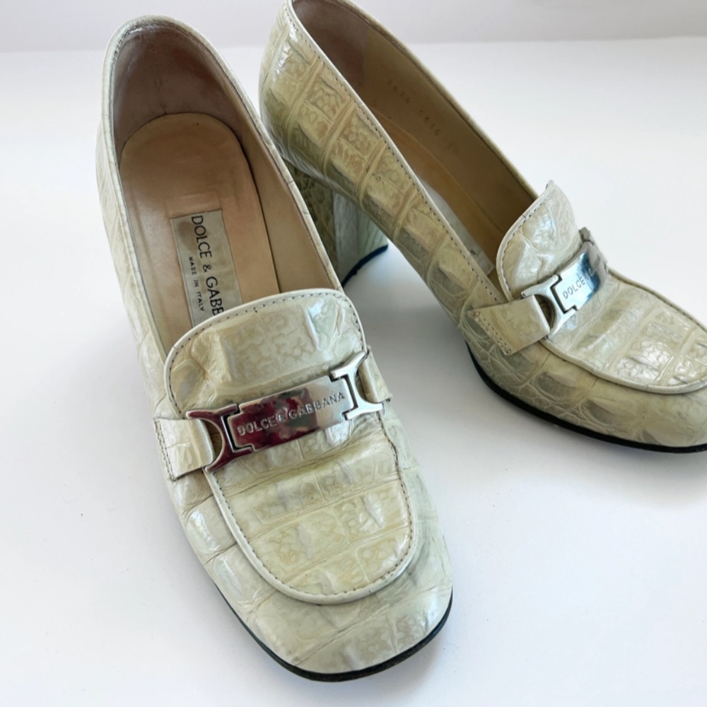 Vintage Dolce & Gabbana Ivory Faux Alligator Leather Helled Loafers EU Size 9